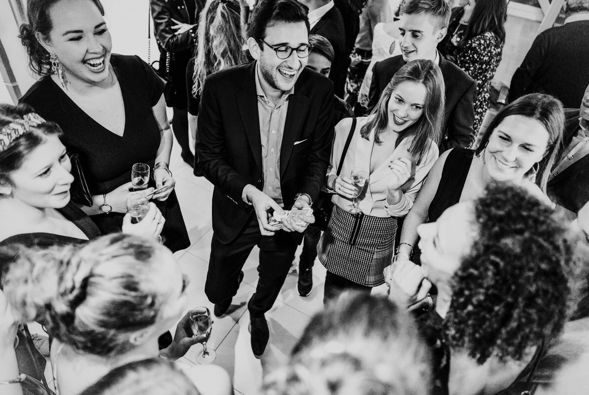 Magicien Mariage pour un vin d’honneur Magicien Mariage pour un vin d'honneur