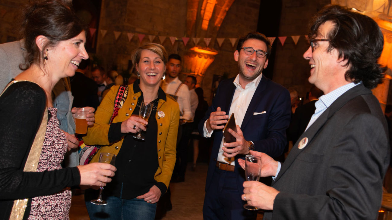 Tom Coss Magicien / Mentaliste Tom Coss Magicien / Mentaliste