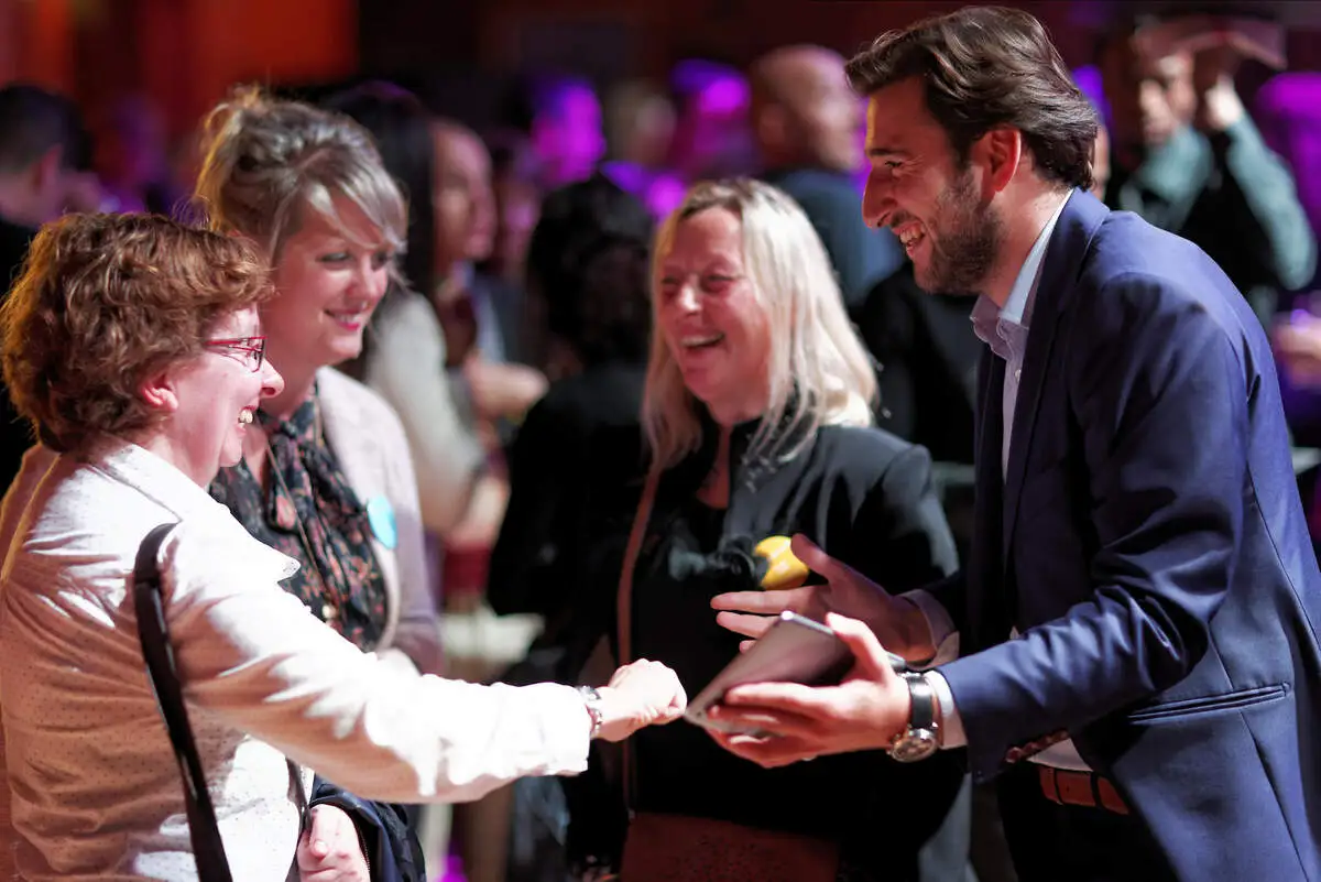 Magicien Professionnel à Lille pour du Close Up