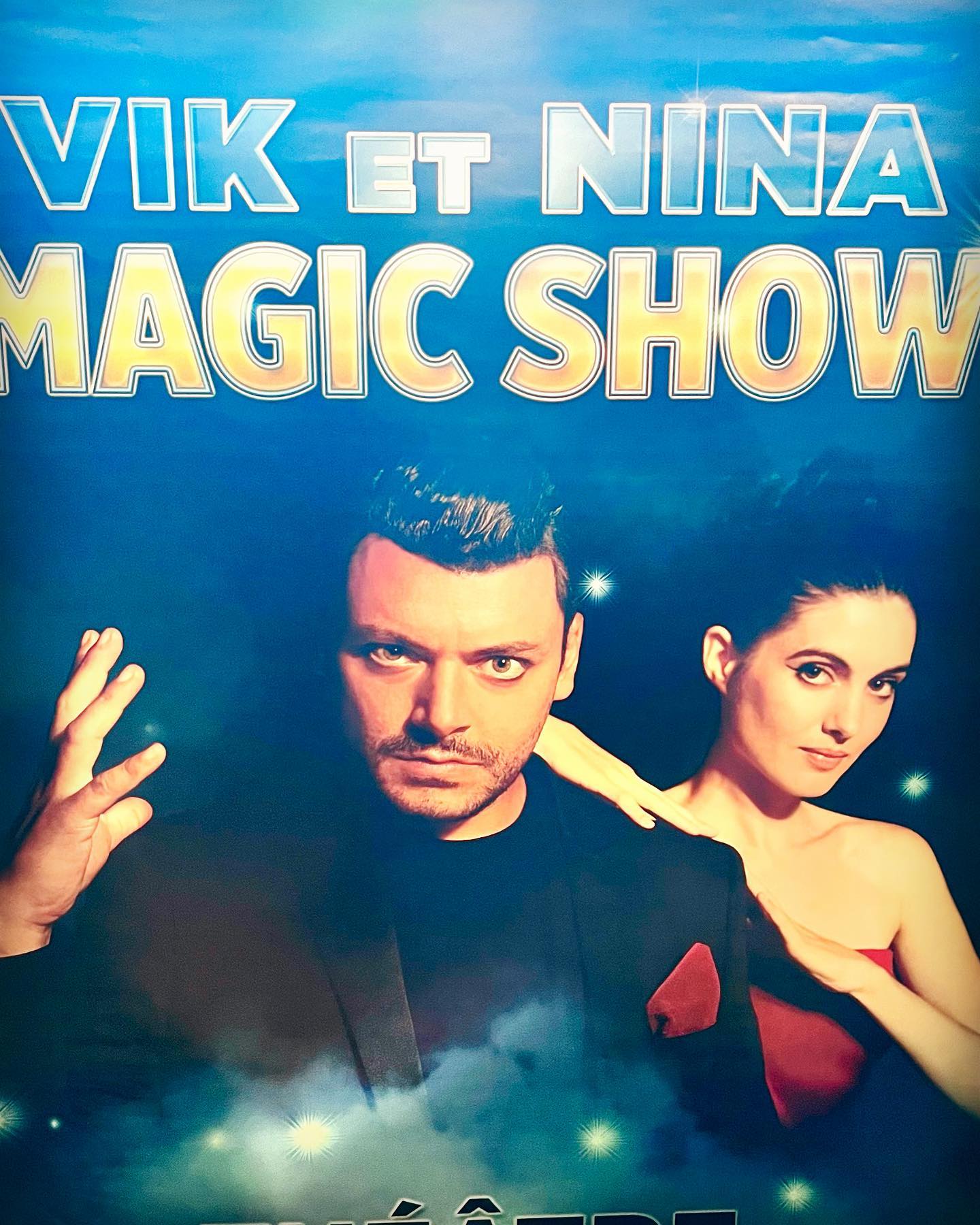 Affiche du spectacle de magie de Vik et Nina photo par Fred Razon magicien